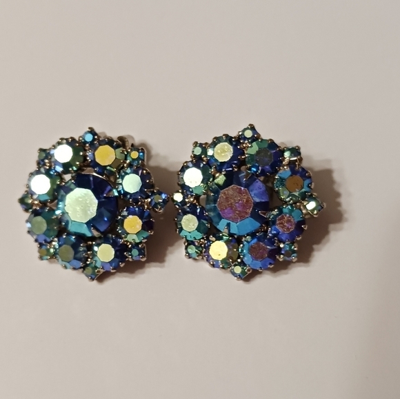 Floral Round Clip on Earrings Vintage Blue Aurora Borealis Sparkle & Pretty AB - Picture 3 of 5